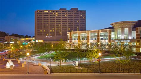 hotel connected to rupp arena.